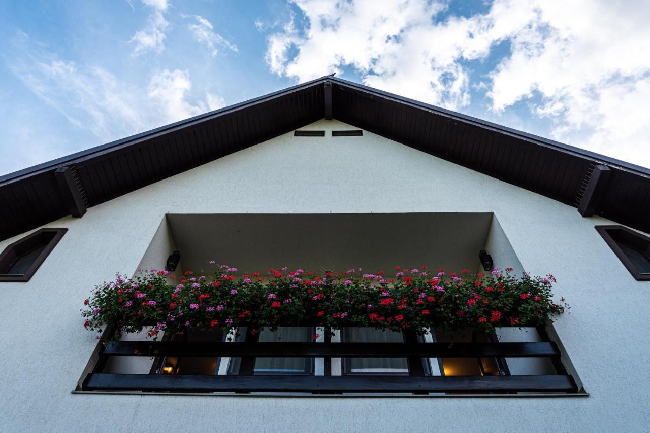 K'Raman Hotel Ramnicu Valcea Exterior photo